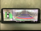 狭い場所での駐車やすれ違いなどでより的確な運転操作に役立つ360&deg;ビューモニターが装備されています。