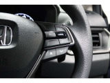 Hondaセンシングの機能のひとつ、アダプティブクルーズコントロール付!アクセルから足を離しても設定したスピードと前車との車間を保ち走行してくれます!車線維持もアシスト☆高速道路で疲労軽減ですね☆