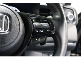 Hondaセンシングの機能のひとつ、アダプティブクルーズコントロール付!アクセルから足を離しても設定したスピードと前車との車間を保ち走行してくれます!車線維持もアシスト☆高速道路で疲労軽減ですね☆