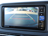 バックをするとき自動でリアの様子が映る『リアカメラ』付き!ナビ画面で確認しながらバックができますから安心ですね。でも、目視も大切ですよ!安全第一でお願いします!
