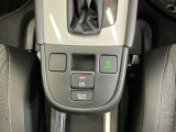 パーキングブレーキはスマートな電子制御式と合わせて渋滞時等にブレーキペダルから足を離しても停車状態を保持してくれるオートブレーキホールド機能で運転が楽になります。スタートはアクセルペダルを踏むだけ