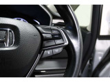 Hondaセンシングの機能のひとつ、アダプティブクルーズコントロール付!アクセルから足を離しても設定したスピードと前車との車間を保ち走行してくれます!車線維持もアシスト☆高速道路で疲労軽減ですね☆