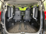 後席を格納すると、これだけの広さが!シーンに合わせたシートアレンジで、大きな荷物も積むことが出来ます♪