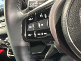 ステアリングにオーディオ操作スイッチが付いています。オーディオ画面に直接タッチしなくても操作が出来ますので、運転に集中できます。