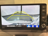 リバースギアに入れるだけで後方の表示へ切り替わります。夜間や雨の日の駐車も楽になりますよ。