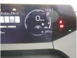 とっても見やすいメーターです。夜間時はラグジュアリーな気分にさせてくれる照明が魅力ですので、夜のドライブも楽しみになりますよ♪