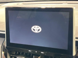 【10.5インチナビ】高級感とインパクトのある大画面ナビを装備。各種オーディオ操作はもちろん、スマホ連携もできる利便性の高いナビです♪