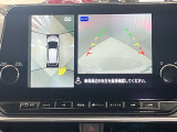 【アラウンドビューモニター】車を上から見下ろしているかのような映像で周囲の状況がひと目で確認、狭い駐車場に駐車するときも安心です♪♪障害物などがあると警告音がなりますので安心して駐車が出来ます★