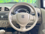 インテリアに合わせたデザインのステアリングは、運転される方のことも考え、運転しやすい形状、大きさです。是非一度、実際に触ってお確かめください。