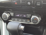 【オートエアコン】車内温度を感知して自動で温度調整をしてくれるのでいつでも快適な車内空間を創り上げます。