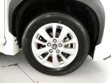 【純正アルミホイール】・・・純正アルミホイールでタイヤの山もしっかり残っております!ユーカー選びのポイントのひとつです。
