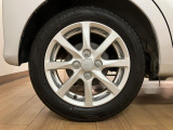 純正14インチアルミホイールを装備しています★デザインも人気のアルミホイールですよ★