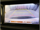 バックガイドモニターで、後方を確認しながら安心して駐車することができます。運転初心者も熟練者も必須の機能ですよ!