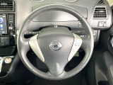 インテリアに合わせたデザインのステアリングは、運転される方のことも考え、運転しやすい形状、大きさです。是非一度、実際に触ってお確かめください。