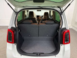 後席使用時でも荷物を積み込むゆとりを確保したラゲッジスペースです♪