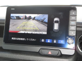 バックをするとき自動でリアの様子が映る『リアカメラ』付き! ナビ画面で確認しながらバックができますから安心ですね。でも、目視も大切ですよ!安全第一でお願いします!