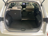【ラゲッジルーム】後部座席を倒せば大きな荷物も積むことが出来ます!!
