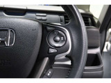 Hondaセンシングの機能のひとつ、アダプティブクルーズコントロール付!アクセルから足を離しても設定したスピードと前車との車間を保ち走行してくれます!車線維持もアシスト☆高速道路で疲労軽減ですね☆