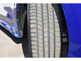 右前タイヤ タイヤ4本新品交換済みです!ダンロップ:ルマンV+!タイヤパンク保証プログラム販売中!もしもの時にタイヤ4本新品交換!詳細はスタッフまで!※ホイールロックナットは展示用です。