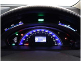 とっても見やすいメーターです。夜間時はラグジュアリーな気分にさせてくれる照明が魅力ですので、夜のドライブも楽しみになりますよ♪