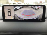 360&deg;ビューモニターでは前後左右4つのカメラ映像をさまざまな走行状況に応じて切り替えてセンターディスプレイに表示することで、駐車時や狭い道でのすれ違い時、見通しの悪い交差点進入時でも安心感を高めます