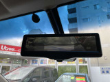 スマートルームミラーになっています 8人乗車時でも後方確認ができます