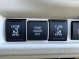 両側電動スライドドアのスイッチ付です。車内からもスイッチひとつで楽にドアの開閉が可能です。電動なので開閉時に力を使う必要がなく、半ドアになることもありません!