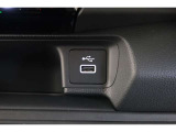 スマートフォンなどの音楽再生が可能なUSB接続ジャック装備車両です♪♪♪