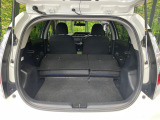 普段のお買い物や通勤、送迎等に十分な荷室スペースを確保しております。セカンドシートを倒すと、大きな荷物の積載も可能です♪