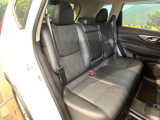 後部座席も気になるようなキズ・汚れやへたり等、大きなダメージはなく、良好な状態です。