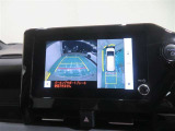 パノラミックビューモニター搭載。カメラで車両周囲の状況を映し出すため、狭い場所での駐車などに役立ちます。