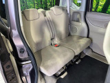 後部座席も気になるようなキズ・汚れやへたり等、大きなダメージはなく、良好な状態です。