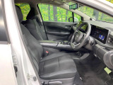 運転席まわりには十分なスペースがあり、大柄な方でもゆったり運転していただける環境です。