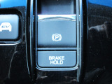停車中にブレーキペダルから足を離していても、自動的にブレーキを保持してくれる機能です♪保持中にアクセルを操作すると自動でブレーキを解除してくれます♪信号待ちや駐車券を取る時などに便利な機能です♪