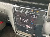 タッチパネル式オートエアコンです。温度設定だけで自動的に室内を快適空間にしてくれます。タッチパネル式なので、掃除もらくらくです。