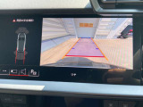 クルマを上空から眺めるような映像と合わせて車両後方の映像を確認できるので夜間駐車も、より安全に駐車する事が可能です。