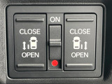 【両側パワースライドドア】スマートキーや運転席のスイッチで後席両側スライドドアの開閉が可能♪電動だから力を入れてドアを開ける必要が無く、小さなお子様でも簡単に開け閉めでき快適です♪