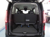 ラゲッジスペースも広々していて荷物もたくさん載りそうです。普段のお買い物もこれだけのスペースがあれば安心ですね。