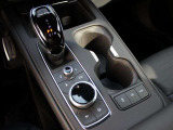 9速ATの車両になります。電動パーキング、走行モードの変更、アイドリングストップのスイッチが装備されております。