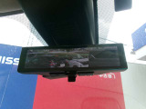 スマートルームミラー付き車です。視認性が良く、夜もしっかり見えます。