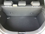 ラゲージルーム!後ろのシートは片方ずつ倒せます。乗る人や積む荷物に応じてアレンジが可能ですので多彩に使えてとても便利です。