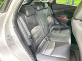 後部座席も気になるようなキズ・汚れやへたり等、大きなダメージはなく、良好な状態です。