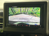 【バックカメラ】駐車時に後方がリアルタイム映像で確認できます。大型商業施設や立体駐車場での駐車時や、夜間のバック時に大活躍!運転スキルに関わらず、今や必須となった装備のひとつです!