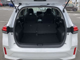 シートをすべて倒すとこんなに広々。たくさん荷物を積めます。これだけのスペースであればかなりの荷物が載せられます☆
