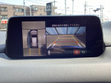狭い場所での駐車やすれ違いなどでより的確な運転操作に役立つ360&deg;ビューモニターが装備されています。