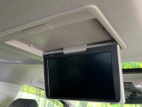 【フリップダウンモニター】大画面モニターで後席でもエンタメをお楽しみいただけます。小さなお子様にも大人気の装備です♪