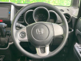 インテリアに合わせたデザインのステアリングは、運転される方のことも考え、運転しやすい形状、大きさです。是非一度、実際に触ってお確かめください。