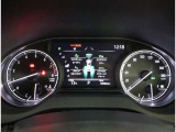 とっても見やすいメーターです。夜間時はラグジュアリーな気分にさせてくれる照明が魅力ですので、夜のドライブも楽しみになりますよ♪