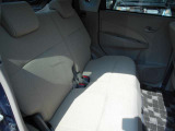 後部座席も広々です!目立った汚れや傷もなく綺麗です!納車の際にはルームクリーニングを実施しております!