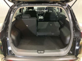 後部座席は6:4分割して倒せます。荷物の大きさに合わせてシートアレンジが可能★ゴルフバックもラクラク積めます★